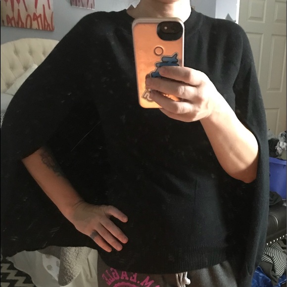 Nwt fate cape sweater size medium - Picture 2 of 8